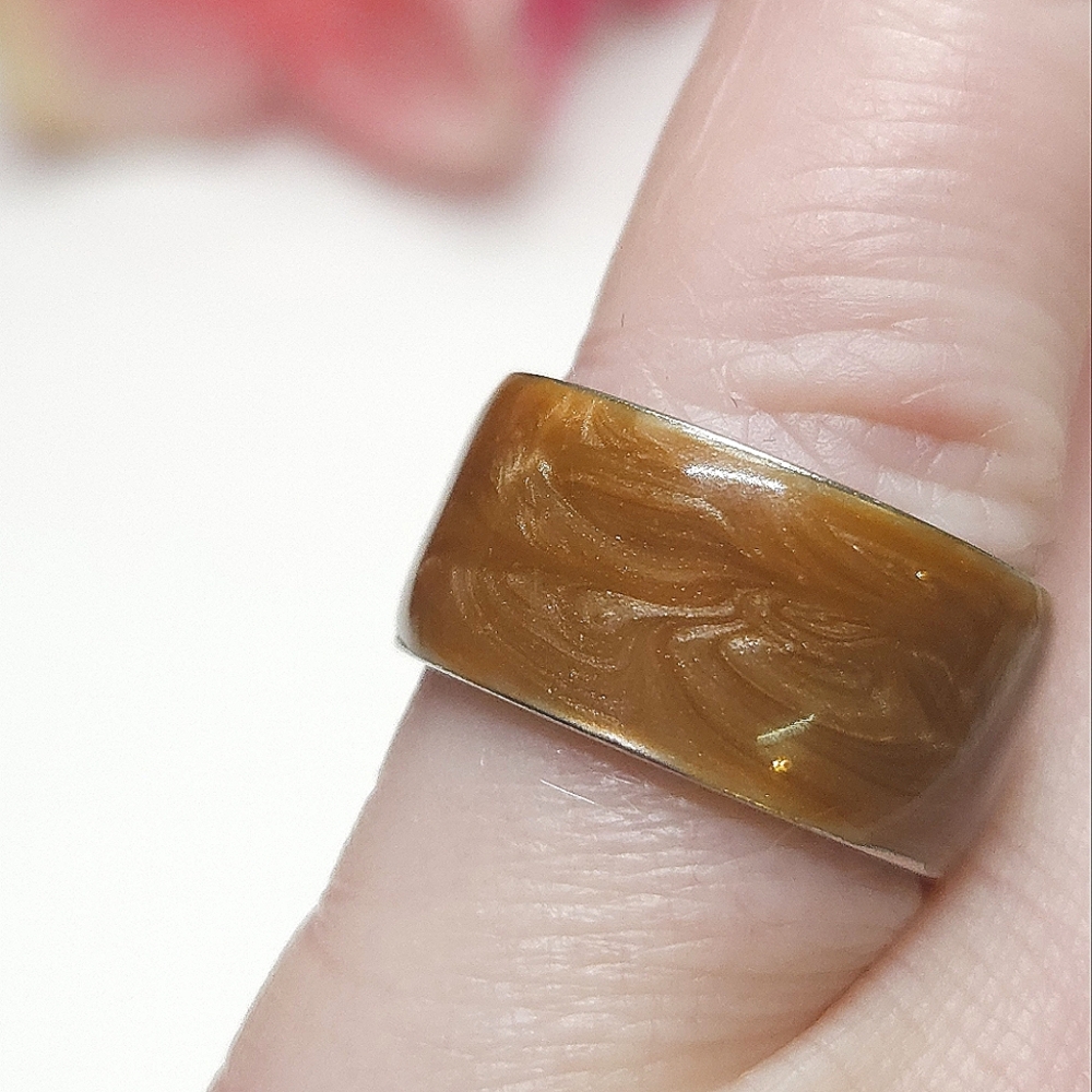 Tan & Gold Metallic Swirl Enamel Ring Size 6